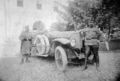 1917, Fortepan, First World War, uniform, men, weapon, soldier, automobile, number plate, prop up on elbows, Fortepan #9790