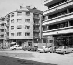 Magyarország, Budapest II., Fő utca - Csalogány utca sarok a Csalogány utcából nézve., 1971, UVATERV, Skoda 1000 MB, Trabant 601, Fiat 500, Budapest, Fortepan #98053