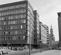 Magyarország, Budapest II., Fő utca, a Nagy Imre (Bolgár Elek) tér felől a Csalogány utca felé nézve. Jobbra a Szent Ferenc sebei templom tornya., 1971, UVATERV, Budapest, Fortepan #98075