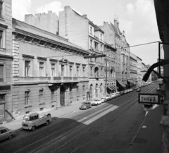 Magyarország, Budapest VIII.,Budapest IX., Üllői út a Kálvin tér irányából nézve. A bal oldali három ház helyén, az irodaházak építése során, nyitották a névtelen utcát., 1971, UVATERV, Budapest, Fortepan #98099