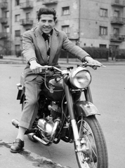 Magyarország, Budapest XIV., Stefánia (Vorosilov) út, jobbra a Gizella út torkolata. Pannónia TL 250 típusú motorkerékpár., 1958, Fortepan, portré, jármű, motorkerékpár, Csepel-márka, Budapest, Fortepan #9820