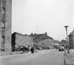 Magyarország, Pécs, Móricz Zsigmond tér a Bajcsy-Zsilinszky utca felé nézve, szemben a Zólyom utca., 1972, UVATERV, Fortepan #98225