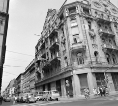 Magyarország, Budapest V., Nádor (Münnich Ferenc) utca - József Attila utca sarok a József nádor térről nézve., 1972, UVATERV, RAF-márka, Budapest, Fortepan #98277