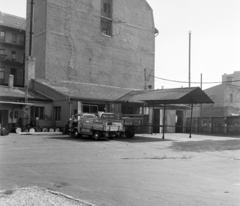 Magyarország, Budapest IX., Dandár utca - Vaskapu utca sarok, Volán telep. Jobbra a kerítés mögött a Dandár utca., 1972, UVATERV, Budapest, Fortepan #98330