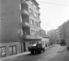 Magyarország, Budapest XII., Városmajor utca a Kék Golyó utca felé nézve, balra a 15. számú ház., 1972, UVATERV, Budapest, Fortepan #98378