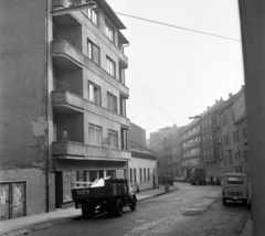 Magyarország, Budapest XII., Városmajor utca a Kék Golyó utca felé nézve, balra a 15. számú épület., 1972, UVATERV, Budapest, Fortepan #98382