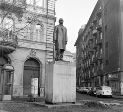 Magyarország, Budapest V., Kamermayer Károly tér, Kamermayer Károly szobra (Szabados Béla 1942., az alumínium szobrot 1972-ben újraöntötték bronzba)., 1973, UVATERV, szobor, Renault-márka, Renault 4, Budapest, Kamermayer Károly-ábrázolás, Szabados Béla-terv, Fortepan #98445