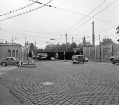 Magyarország, Budapest VI., Dózsa György út, aluljáró a Vágány utca irányába, balra a Podmaniczky (Rudas László) utca torkolata., 1973, UVATERV, Budapest, Volkswagen Transporter 1, Fortepan #98489