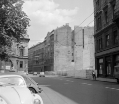 Magyarország, Budapest VIII., Baross utca, balra a Szabó Ervin tér, jobbra a lebontott házak helyén irodaházak épültek, és nyílt egy névtelen utca., 1973, UVATERV, Budapest, Fortepan #98493