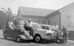 Ausztrália, 1957, Fortepan, kirándulás, csoportkép, nők, férfiak, Ford-márka, nyár, gyerekek, Messerschmitt-márka, automobil, rendszám, Messerschmitt Kabinenroller, Fortepan #9857