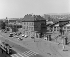 Magyarország, Budapest XI., Bartók Béla út 137-135., Kelenföld kocsiszin és a Füzesi Árpád Főműhely., 1974, UVATERV, villamos, parkoló, villamosmegálló, automobil, sínpálya, Ganz UV, viszonylattábla, áramszedő, Budapest, remíz, gyalogátkelő, Fortepan #98674