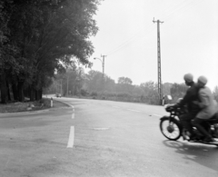 Magyarország, Balassagyarmat, Kővári út az Ady Endre út torkolatától a Strandfürdő irányába nézve., 1974, UVATERV, Fortepan #98695