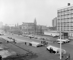 Magyarország, Szolnok, Baross (Beloiannisz) út a Szapáry utcából (Ságvári Endre körút) nézve, jobbra a Pártház., 1974, UVATERV, Fiat 850, Fortepan #98747