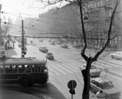 Magyarország, Budapest V.,Budapest VI., Bajcsy-Zsilinszky út a Nagymező utcától a Bazilika felé nézve., 1974, UVATERV, Fiat-márka, Fiat 500, ZIU-5, Budapest, Fortepan #98761