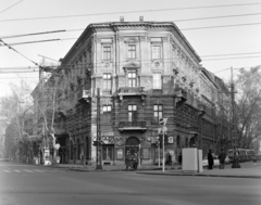 Magyarország, Budapest VI., Bajcsy-Zsilinszky út - Podmaniczky (Rudas László) utca sarok., 1974, UVATERV, Fiat-márka, Fiat 850, Budapest, Fortepan #98766