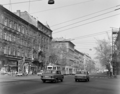 Magyarország, Budapest V.,Budapest VI., Bajcsy-Zsilinszky út a Nagymező utcától a Nyugati (Marx) tér felé nézve., 1974, UVATERV, forgalom, utcakép, Polski Fiat-márka, villamos, Skoda 100, Polski Fiat 125p, VAZ 2101, Budapest, viszonylatszám, Fortepan #98767