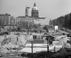 Hungary, Budapest V., Deák Ferenc tér az Erzsébet (Engels) tér felé nézve az aluljáró építése idején, háttérben a Bazilika., 1975, UVATERV, construction, Budapest, Fortepan #98919