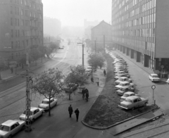 Hungary, Budapest II., Margit körút (Mártírok útja) a Széna tér felé nézve, jobbra a Kohó- és Gépipari Minisztérium., 1975, UVATERV, Budapest, car park, Fortepan #99053