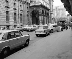 Hungary, Budapest VI., Dalszínház utca az Andrássy út (Népköztársaság útja) felé nézve, balra az Operaház., 1975, UVATERV, Budapest, number plate, automobile, Fortepan #99059