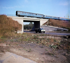 Magyarország, Tatabánya, Tatai út, a Budapest-Győr vasútvonal felüljárója után jobbra a Cementgyári út., 1980, UVATERV, vasút, színes, ZiL-130, Fortepan #99202