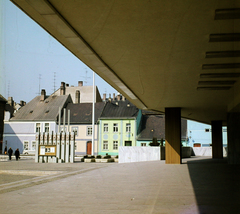 Magyarország, Győr, Schweidel utcai házak a Kisfaludy Színház (később Győri Nemzeti Színház) bejáratától nézve., 1979, UVATERV, színes, Trabant-márka, nemzeti színház, színház, Trabant 600, Harmati János-terv, Vincze Kálmán-terv, Fortepan #99207