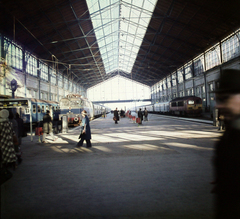 Magyarország, Budapest VI., a Nyugati pályaudvar csarnoka a rekonstrukció után., 1980, UVATERV, színes, MÁV V43 sorozat, pályaudvar, villanymozdony, dízelmozdony, Budapest, MÁV M41 sorozat, Fortepan #99210