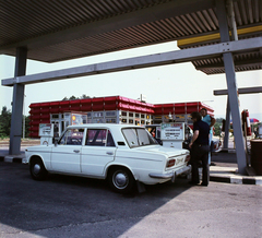 Magyarország, Tata, benzinkút az M1-es mellett., 1978, UVATERV, színes, Lada-márka, benzinkút, Polski Fiat 125p, VAZ 2103/2106, Shell-márka, Fortepan #99220