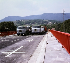 Magyarország, Tahitótfalu, a Tildy Zoltán híd terheléspróbája., 1978, UVATERV, színes, híd, teherautó, Skoda-márka, hídépítés, Skoda Liaz-márka, terheléspróba, Fortepan #99222