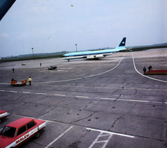 Magyarország, Ferihegyi (ma Liszt Ferenc) repülőtér, Budapest XVIII., Mohammad Reza Pahlavi iráni sah Boeing 707 típusú repülőgépe., 1978, UVATERV, színes, amerikai gyártmány, repülőgép, Zaporozsec-márka, repülőtér, MALÉV légitársaság, Boeing-márka, Budapest, Boeing 707, Fortepan #99226