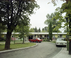 Magyarország,Balaton, Keszthely, Csík Ferenc sétány, Motel., 1973, UVATERV, színes, Mercedes-márka, Ford-márka, Mercedes W110, Fortepan #99246