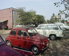 Magyarország, Székesfehérvár, Balatoni út, autószerviz udvara., 1973, UVATERV, színes, Fiat-márka, GAZ M21 Volga, rendszám, Fiat 500, Trabant 601 Universal, Fortepan #99269