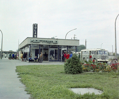 Magyarország, Körmend, Kossuth Lajos utca, autóbusz-állomás., 1973, UVATERV, színes, Ikarus-márka, Ikarus 620/630, Volán-szervezet, helységnév tábla, autóbusz, Fortepan #99276