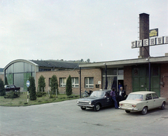 Magyarország, Zalaegerszeg, Zrínyi Miklós utca, AFIT szervíz., 1973, UVATERV, színes, AFIT-szervezet, Romet Komar, GAZ 24 Volga, VAZ 2101, gépjárműszerviz, Fortepan #99278