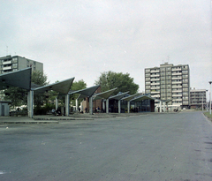 Magyarország, Zalaegerszeg, Balatoni út, autóbusz-állomás., 1973, UVATERV, színes, autóbuszállomás, hiperbolikus héj, Fortepan #99281