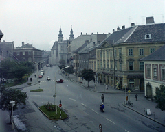 Magyarország, Sopron, Várkerület (Lenin körút), szemben a Szent Júdás Tádé-templom (domonkos templom), balra a Torna utca., 1973, UVATERV, templom, színes, barokk-stílus, dominikánus rend, Fortepan #99286