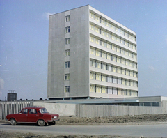 Magyarország, Szolnok, Nagysándor József út 24., Volán telep., 1973, UVATERV, színes, Skoda 100, panelház, Fortepan #99326