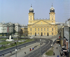 Magyarország, Debrecen, Piac utca (Vörös Hadsereg útja), balra a Kossuth tér, szemben a Református Nagytemplom., 1974, UVATERV, templom, színes, klasszicizmus, timpanon, Rabl Károly-terv, Péchy Mihály-terv, Fortepan #99329