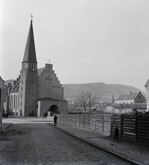 Hungary, Óbuda, Budapest III., Perc utca, szemben a Dévai Bíró Mátyás téren az evangélikus templom., 1942, Kurutz Márton, church, fence, Budapest, Lóránt Friedrich-design, Fortepan #9937