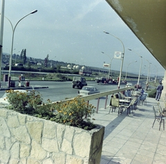 Hungary, Budaörs, eszpresszó és benzinkút az M1-M7-es autópálya kivezető szakasza mellett., 1975, UVATERV, colorful, gas station, Fortepan #99387