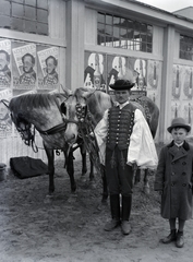 Hungary, Budapest X., Albertirsai út, Mezőgazdasági kiállítás területe., 1942, Kurutz Márton, poster, horse, folk costume, saddle, Budapest, Fortepan #9940