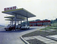 Magyarország, Tata, benzinkút az M1-es mellett., 1978, UVATERV, színes, benzinkút, Skoda 1000 MB, rendszám, Shell-márka, Fortepan #99435