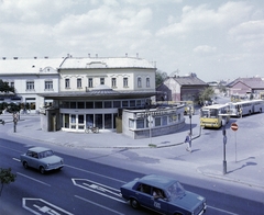 Magyarország, Nyíregyháza, Jókai tér, autóbusz-állomás., 1978, UVATERV, színes, Ikarus-márka, Ikarus 260, Trabant 601, tanuló vezető, VAZ 2101, Ikarus 280, autóbuszállomás, Ikarus 620 csuklós, Fortepan #99446