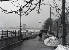 Hungary, Budapest I., Bem (Margit) rakpart., 1941, Kurutz Márton, winter, poster, ad pillar, flood, kids, Budapest, Fortepan #9945