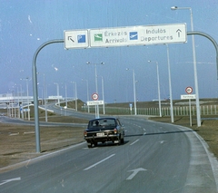 Hungary, Ferihegy (now - Ferenc Liszt) International Airport, Budapest XVIII., 2-es terminál, gépkocsi bejárat., 1985, UVATERV, colorful, road signs, airport, Budapest, Fortepan #99486