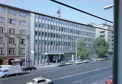 Magyarország, Budapest XI., Fehérvári út a Móricz Zsigmond körtér felé nézve, balra a Főposta épülete a Vasárhelyi Pál utca sarkán., 1986, UVATERV, színes, Polski Fiat-márka, posta, Polski Fiat 126p, Patyolat Vállalat, Budapest, Fortepan #99496