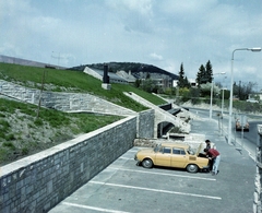 Magyarország, Budapest II., Pusztaszeri út, a Szemlő-hegyi-barlang bejárata., 1987, UVATERV, színes, Skoda-márka, ARO-márka, Skoda 100, Polski Fiat 126p, Budapest, Fortepan #99499