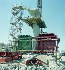 Magyarország, Dunaharaszti, az M0-s körgyűrű Déli Duna-hídjának építése a Ráckevei (Soroksári)-Dunánál., 1988, UVATERV, színes, hídpillér, építkezés, hídépítés, Fortepan #99513