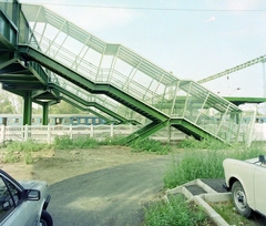 Hungary, Tata-Tóváros, vasútállomás., 1990, UVATERV, colorful, overpass, Fortepan #99525