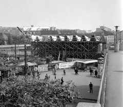 Magyarország, Budapest II., Széll Kálmán (Moszkva) tér a gyalogos hídtól nézve. Épül a metróállomás csarnoka., 1972, UVATERV, metróépítés, Budapest, Fortepan #99527