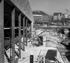 Magyarország, Budapest II., Széll Kálmán (Moszkva) tér a Margit körút (Mártírok útja) felé nézve. Épül a metróállomás csarnoka., 1972, UVATERV, metróépítés, Budapest, Fortepan #99533